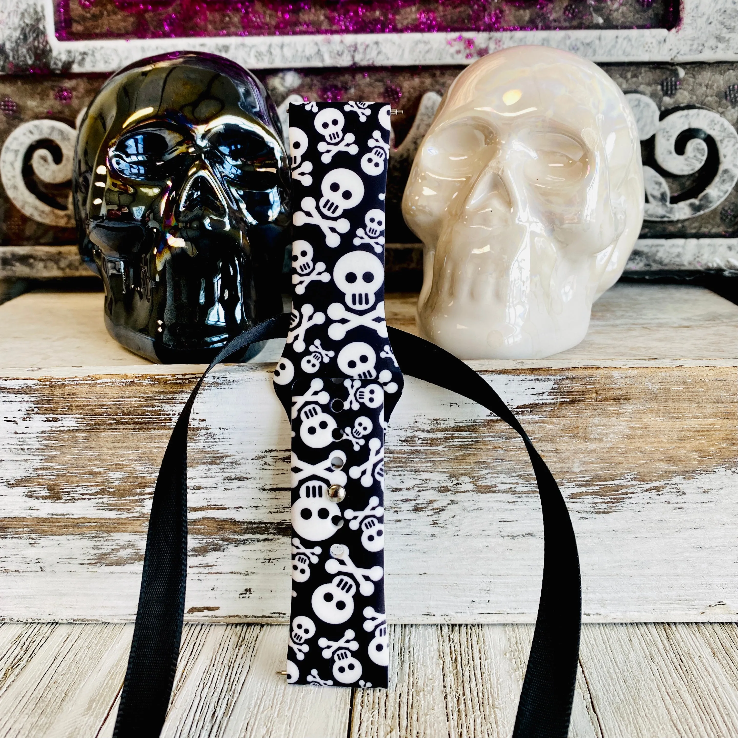 Skull And Crossbones Print Silicone Band For Fitbit Versa 1/2